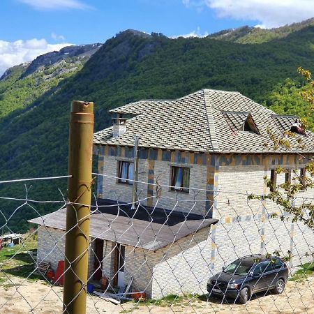 Bujtina E Tomorrit Hotel Ujanik Zewnętrze zdjęcie