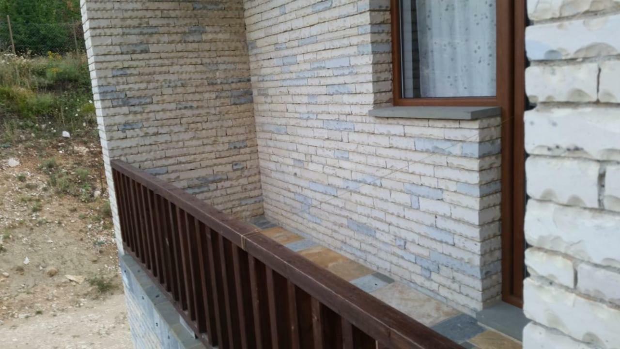 Bujtina E Tomorrit Hotel Ujanik Zewnętrze zdjęcie