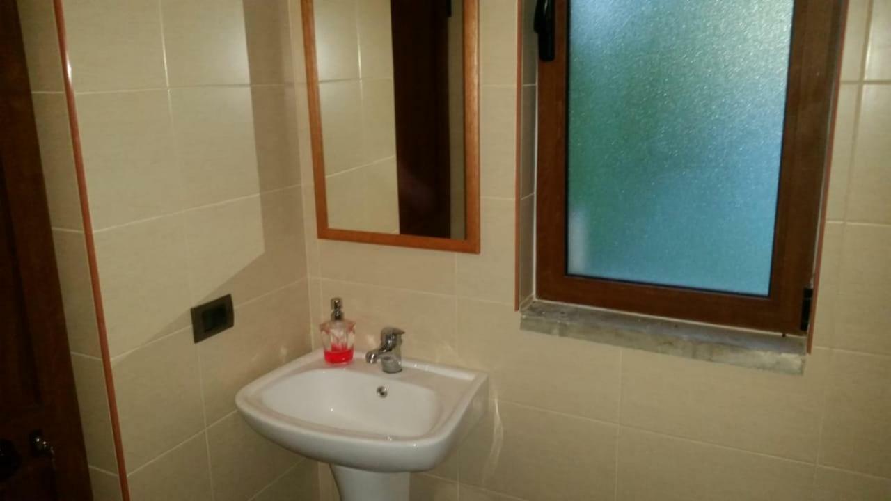 Bujtina E Tomorrit Hotel Ujanik Zewnętrze zdjęcie