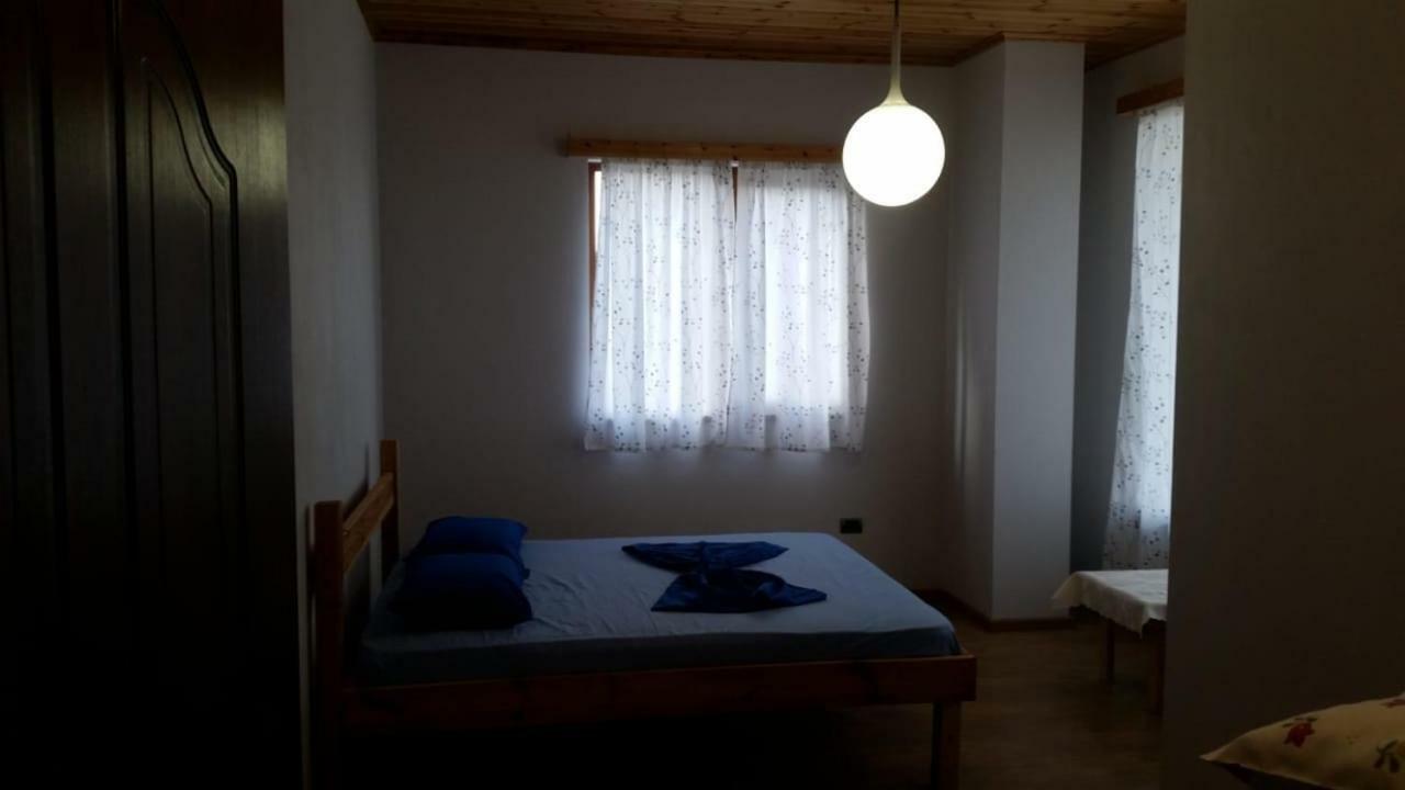 Bujtina E Tomorrit Hotel Ujanik Zewnętrze zdjęcie