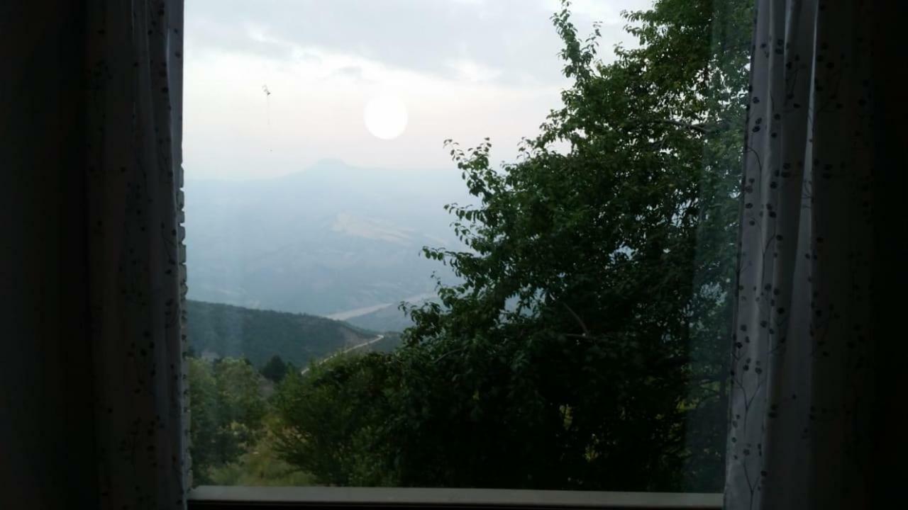 Bujtina E Tomorrit Hotel Ujanik Zewnętrze zdjęcie