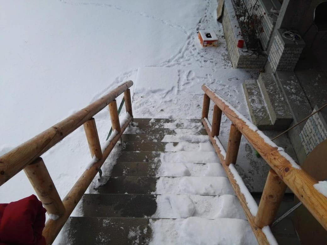 Bujtina E Tomorrit Hotel Ujanik Zewnętrze zdjęcie
