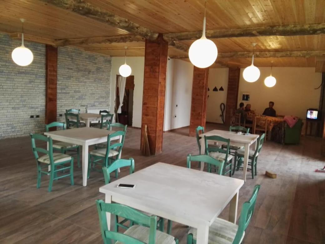 Bujtina E Tomorrit Hotel Ujanik Zewnętrze zdjęcie